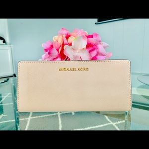 NWT Michael Kors Jet Set Travel Flat Slim Bifold